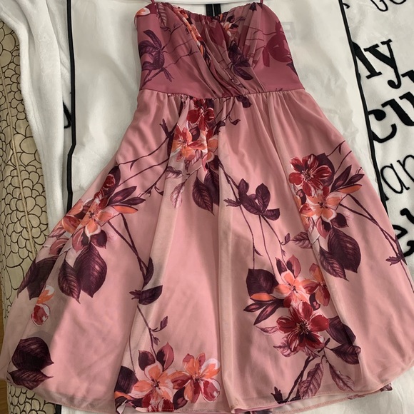 Le Chateau Pink Dress - Picture 3 of 4